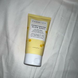 Brand new never opened Body glow
Farmacy Honeymoon Glow Body